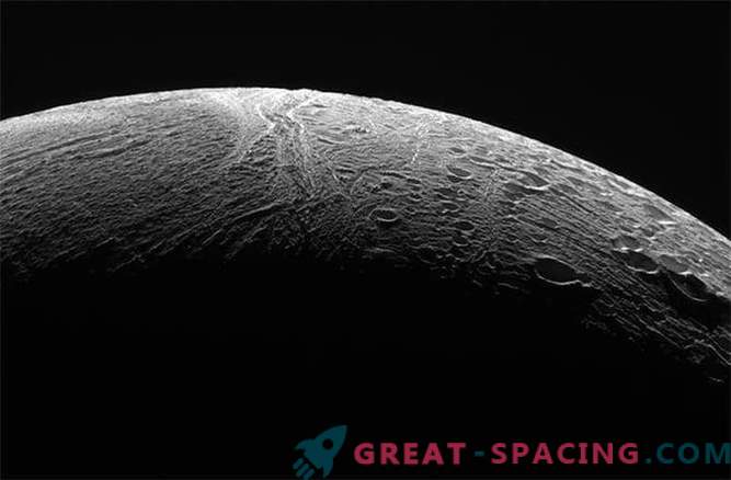 Cassini ha preso le ultime foto di Encelado