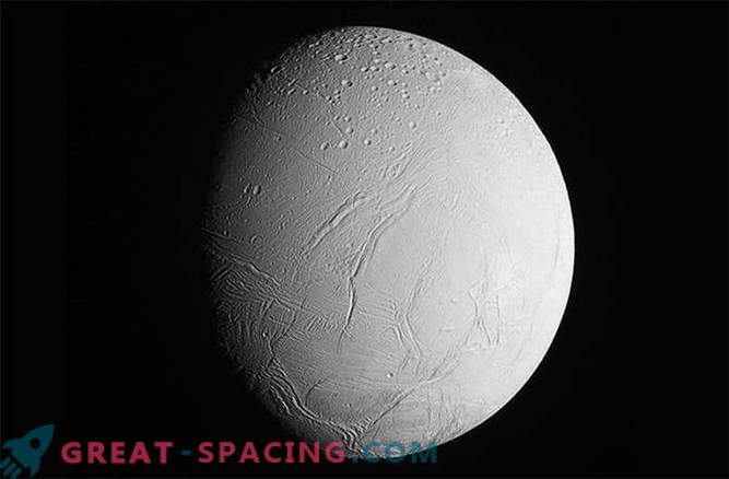 Cassini ha preso le ultime foto di Encelado