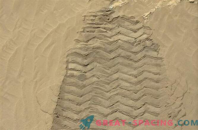 La curiosità sta esplorando le dune di Marte: Foto