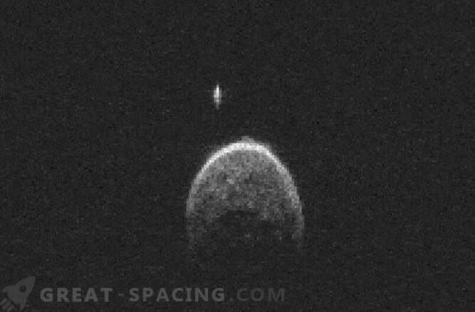 Un asteroide volato ha la sua luna