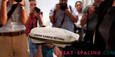 Neil Armstrong mēness maiss pārdod par 1,8 miljoniem ASV dolāru